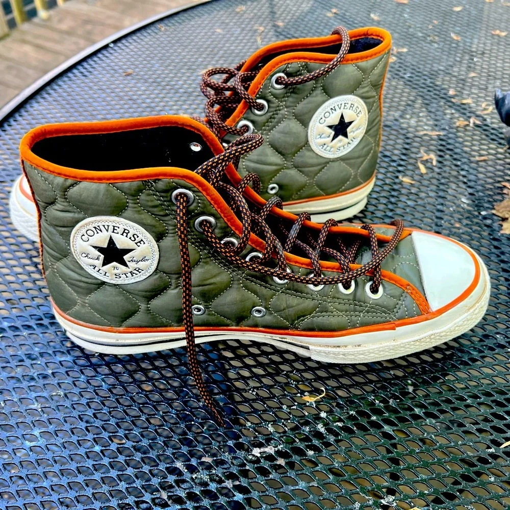 Converse Chuck Taylor Quilted Hi-Tops. Barely Worn. L9.5/M7.5. Unisex. (Bin 2) - Picture 3 of 5